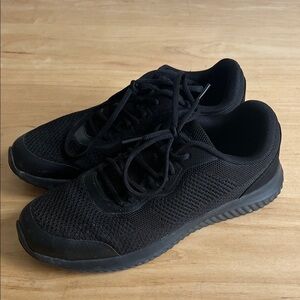 Sleek Black Men's Athletic Shoes